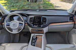 Volvo XC90 T8 E-AWD Excellence 2017 Usado, Modelo de Lujo Ultra-Raro, Motor Híbrido Enchufable de 400 hp, Color Azul Metálico Mágico - Product Image 4
