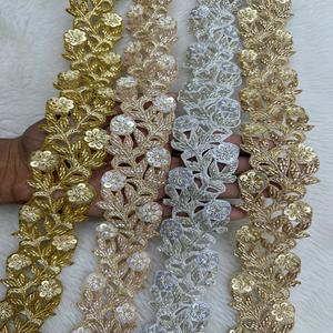 Encaje bordado tradicional hecho a medida con encanto contemporáneo. Ideal para diseñadores de prendas Diseñadores de novias y bodas - Product Image 1