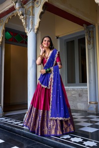¡Gracia DEL SUR DE LA India un toque! Lehenga Choli con técnicas impresas de trabajo de tejido Zari - Product Image 6