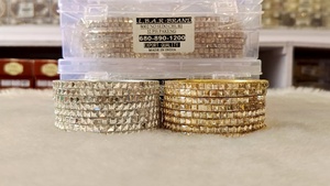 Ensemble de bracelets Rajwadi classiques pour femmes vêtements de mariée bracelets en métal cloutés en pierre offerts en différentes variations de couleurs pour les mariages - Product Image 2