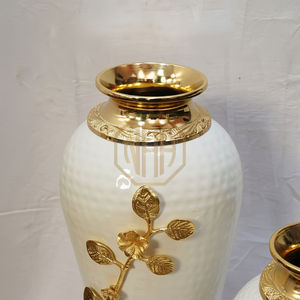 Jarrón de Flores de Hierro Hecho a Mano, Estilo Costero, Diseño Martillado, Cuello Chapado en Oro, Decoración de Lujo para Hoteles y Bodas - Product Image 3