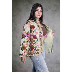 Chaqueta Corta de Mujer de Algodón Acolchado de la Mejor Calidad, con Borde Crudo, Bordado Suzani Otoñal, Tejido de Punto, Diseño Floral Sólido, Decoración de Playa - Product Image 6