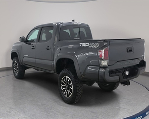 Toyota Tundra DC Limited 3.5P 4X4 2022 d'occasion en bon état, boîte de vitesses automatique, sièges en cuir gris - Product Image 1
