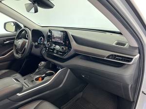 TOP SELLING 2022 Toyota Highlander XLE Transmission automatique 6 cylindres Sièges en cuir - Product Image 2