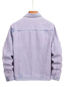 Chaqueta Vaquera Azul Claro Desgastada y Transpirable, Hecha a Medida, Estilo Casual, con Botones, Corte Regular, para Primavera - Product Image 2