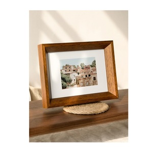 Marco de fotos de madera vintage hecho a mano con acabado antiguo para mostrar imágenes familiares y recuerdos - Product Image 4