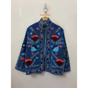 Veste en velours Suzani bleu Gulbadan brodée à la main pour l'automne - Product Image 1