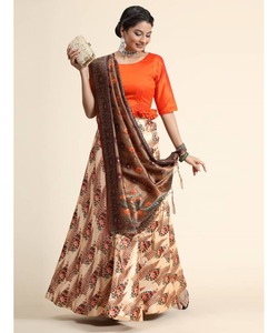 Indian Festival Wear One Piece LachaCholi pour femme en rose avec chemisier en velours imprimé - Product Image 5