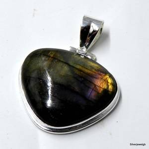 Pendentif en argent sterling vintage fait à la main Labradorite de feu violet naturel Unique belle idée cadeau de bijoux pour femmes filles - Product Image 3