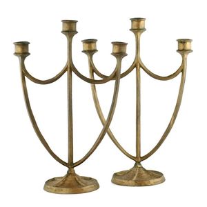 Portavelas de latón macizo artesanal de 3 Batti diseñado para funciones religiosas indias e interiores inspirados en el patrimonio - Product Image 1