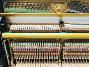 Piano droit d'occasion Yamaha U3E d'origine japonaise, importé, de haute qualité, professionnel, son clair, sensation solide - Product Image 3