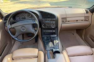 BMW 325i Convertible de 1995, Usado, Sin Reserva, Motor de 6 Cilindros, Color Rojo Calypso Metalizado, Sin Modificaciones - Product Image 4