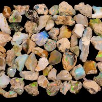 Opal Ethiopia 100% Alami Berkualitas Tinggi Batu Permata Lepas Mentah Dipoles untuk Pembuatan Perhiasan Warna Unik Berubah Optik Potongan Oktagon