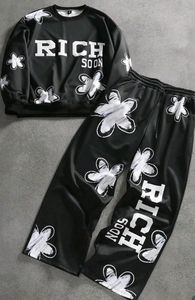 เสื้อฮู้ดดี้ผู้ชายทรงโอเวอร์ไซส์ สไตล์สตรีทแวร์ ฤดูใบไม้ร่วง 2025 ผ้าฝ้าย 100% พิมพ์ลายหนัก ประดับลูกปัด ดีไซน์โดดเด่น ข้อความ 'All We Need Is Money' - Product Image 4