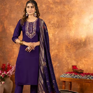 Nuevo Conjunto Elegante de Kurti Recto con Pantalón y Dupatta - Product Image 1