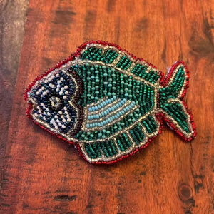 Barrette de poisson perlée à la main pour cheveux longs 30349 - Product Image 1