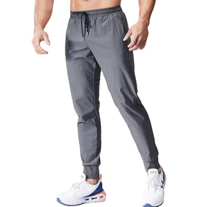 กางเกงจ็อกเกอร์ผู้ชายผ้าคอร์ดูรอยผสมโพลีเอสเตอร์/คอตตอน ยืดได้ น้ำหนักเบา สวมใส่สบาย เอวกลาง ระบายอากาศดี เหมาะสำหรับออกกำลังกายและวิ่ง - Product Image 1