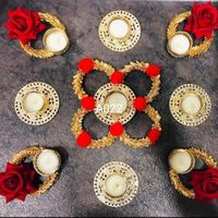 Support de bougie chauffe-plat en métal écologique de luxe traditionnel style Art Déco, avec fleurs artificielles vibrantes Rangoli pour la maison, baptême, Diwali