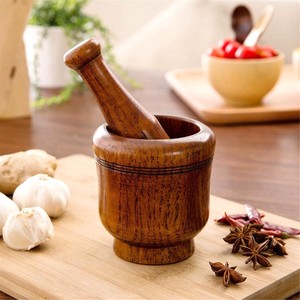 ครกและสากไม้ทำมือ พร้อมสากบดแบบใช้มือสำหรับบดกระเทียม - Product Image 1