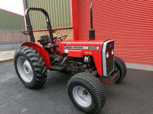 Tracteur agricole à roues Massey Ferguson 240 d'occasion de qualité supérieure, 4 roues motrices, 70 CV, testé et inspecté, robuste et polyvalent - Product Image 5
