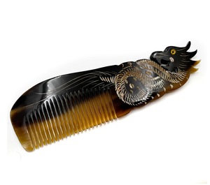 Peigne en corne de buffle avec sculpture et gravure 3D pour les soins des cheveux et une qualité supérieure élégante - Product Image 3