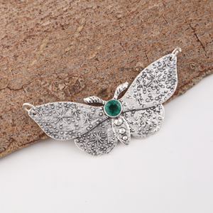 Pendentif en émeraude verte taille ronde sertie de pierres, avec connecteur aile de papillon et gravures d'étoiles, cadeau de Saint-Valentin pour elle aujourd'hui - Product Image 2