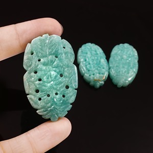 Fabricant direct de l'Inde Amazonite naturelle Ensemble de bijoux en pierres précieuses vertes-Collier ovale sculpté de trois pièces avec pierres précieuses en vrac - Product Image 1