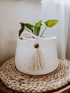 Jardinière en corde macramé artistique pour suspendre un pot de fleurs, ajoutant un charme artisanal à l'intérieur de la maison - Product Image 5