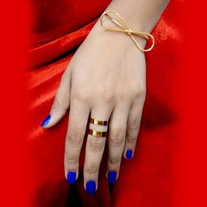 Conjunto de joyería fina Urthn, anillo y pulsera chapados en oro 1502335 - Product Image 1