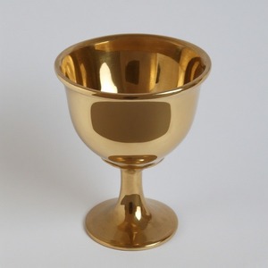 Élégant verre à vin d'église en argent avec surface martelée fabriqué à la main par des artisans qualifiés conçu pour les cérémonies sacrées - Product Image 6