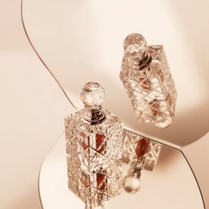 Descubre el atractivo del aceite esencial de Oud natural para el manejo del estrés, calidez y elegancia - Product Image 2