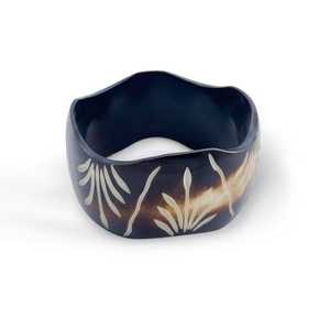 Brazaletes de resina facetada etérea de MS Handicraft Diseño moderno de Uttar Prado - Product Image 3