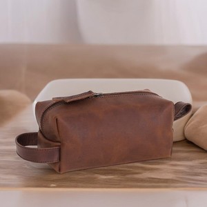 Bolsa de Viaje para Cosméticos Artha de Gran Capacidad, Elegante, de Cuero Crazy Horse con Patrón de Piedras, Cierre de Cremallera, Lujosa y Grande - Product Image 6