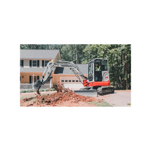 Excavadora de orugas compacta Takeuchi TB335R con alta capacidad de elevación y estabilidad - Product Image 2