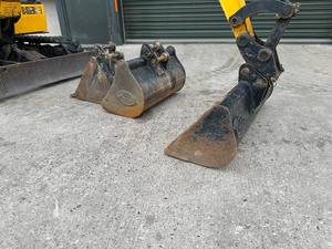 Miniexcavadora JCB de 1,8 toneladas, miniexcavadora usada, excavadora sobre orugas con accesorio de cubo, peso operativo, núcleo de bomba de motor - Product Image 6