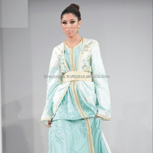 Robe Caftan pour femmes musulmanes à la mode de Dubaï en deux pièces avec broderie en dentelle et ceinture - Product Image 1