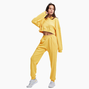 Vente en gros de survêtements vêtements de sport pour femmes vêtements de sport pour la course à pied vêtements de sport survêtement de gymnastique ensemble de survêtement pour femmes haut court - Product Image 2
