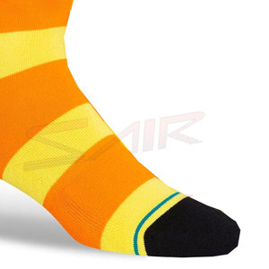 Dernier modèle Chaussettes décontractées en coton de haute qualité Meilleur matériau Blanc Noir Couleurs Confortable Anti-bactérien en ligne Logo personnalisé - Product Image 5