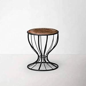 Table d'appoint en bois unique, parfaite pour les intérieurs de maison traditionnels et la décoration de meubles de chambre à coucher contemporains - Product Image 2