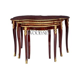 Juego de Mesas Auxiliares de Madera Clásicas de Lujo con Marquetería Artesanal y Detalles en Latón para Decoración del Hogar - Product Image 4
