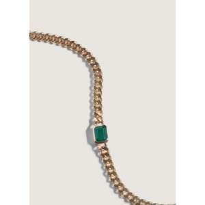 Collier Capri Classique Tendance Émeraude en Alliage Doré avec Chaîne Curb, Motifs Cœur et Croix, Diamants et Perles pour Soirées - Product Image 2