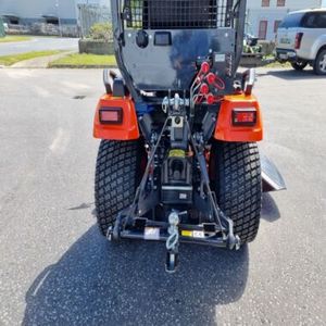 Tracteurs agricoles diesel Kubota M7060 d'occasion, durables, pour le labour, l'herseage, la plantation et la culture générale des cultures. - Product Image 2