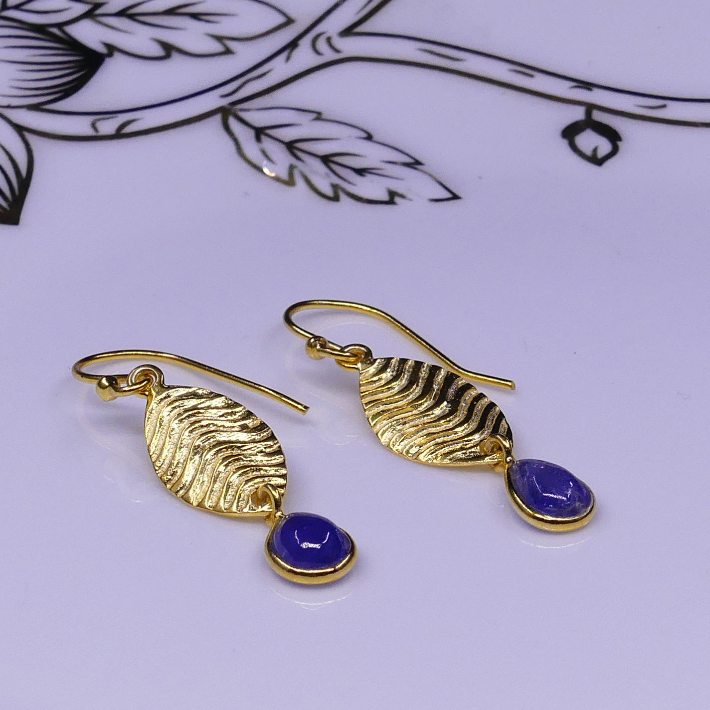 สีเหลือง