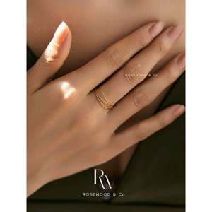 แหวนทองกันน้ำบางเฉียบสามวง ไม่หมอง ไม่ดำ สไตล์มินิมอล ซ้อนกันได้ ใช้ได้ทุกวัน แหวนวงเล็ก นาฬิกา  ประเภทสินค้า - Product Image 2