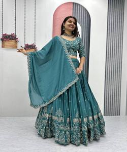 ชุดเจ้าสาวผ้าชีฟองพิมพ์ลายสำหรับผู้หญิงพร้อมเสื้อและ chunni - Product Image 3