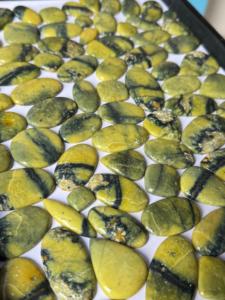 Lote al por mayor de jaspe serpentina verde cabujón piedra preciosa trasera plana Natural para hacer joyas de piedra suelta para artistas lote a granel - Product Image 3