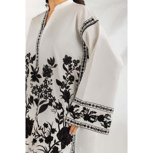 Conjunto de Traje de 3 Piezas para Mujer con Bordado en Cambray y Pañuelo IPST-SCF-77408 - Product Image 1