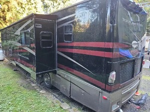 Autocaravana Gulf Stream Tour Master Clase A de 40 pies, año 2008, modelo T 40 - Product Image 2