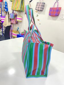 Bolsas de compras reutilizables a rayas de PP tejidas recicladas de nailon ecológicas Supermercado hecho de plástico de polipropileno reciclado sostenible - Product Image 2