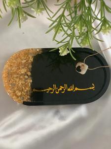 Plateau en résine avec paillettes dorées au design élégant, parfait pour le ramadan, l'iftar, les dattes et la décoration de table festive. - Product Image 3